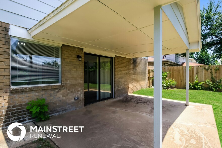 Building Photo - 1921 N Ann Arbor Ave