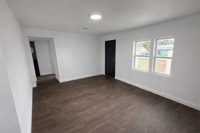 Building Photo - 1205 S Georgia St