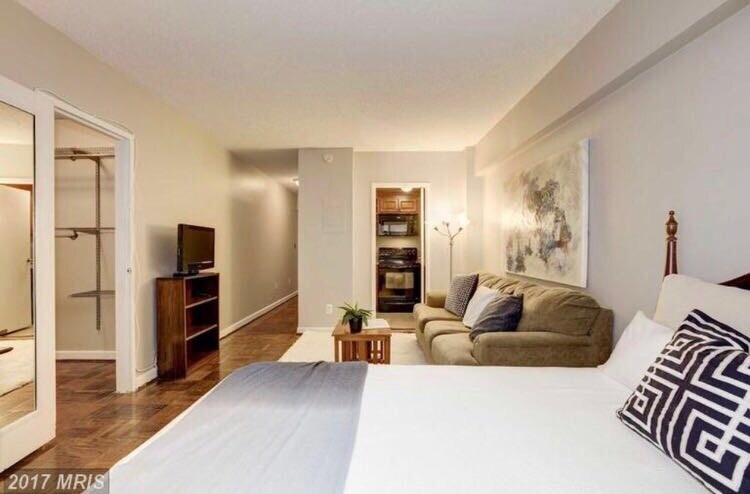 Building Photo - 2141 I St NW