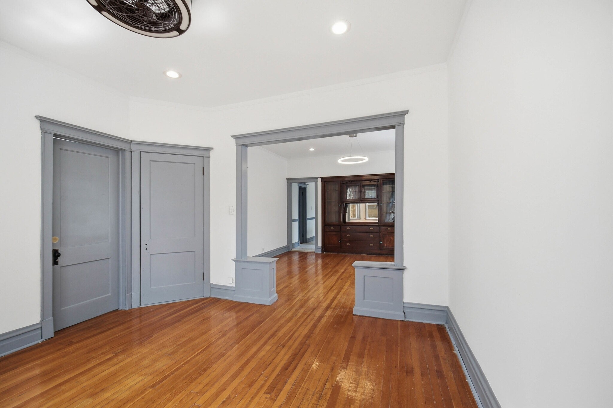 Building Photo - 1448 E 69th Pl