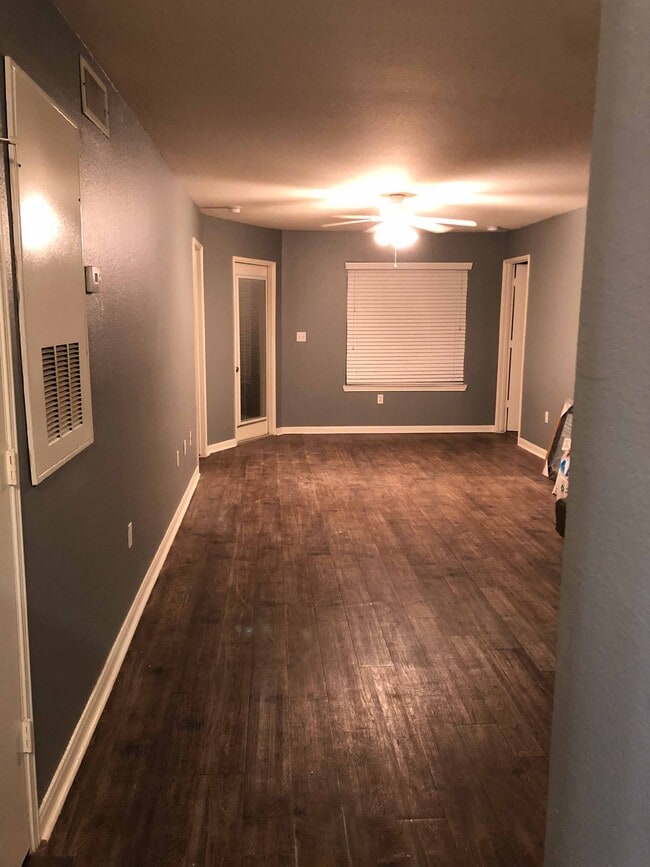 Living Area - 521 Southwest Pkwy