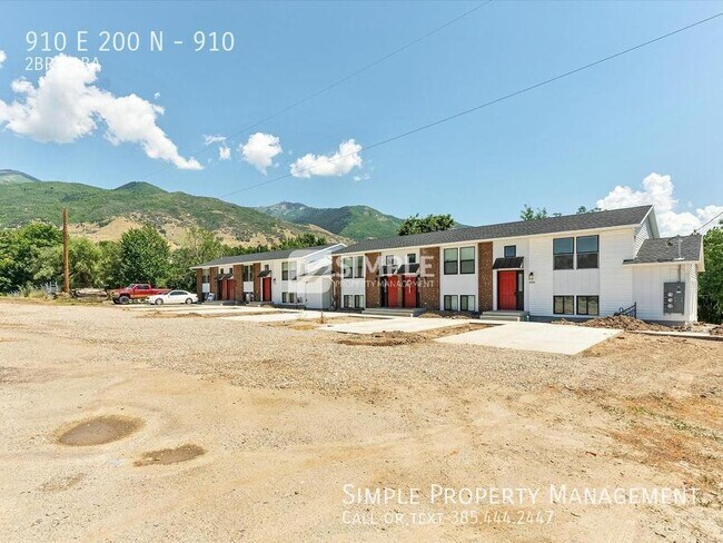 Building Photo - 910 E 200 N