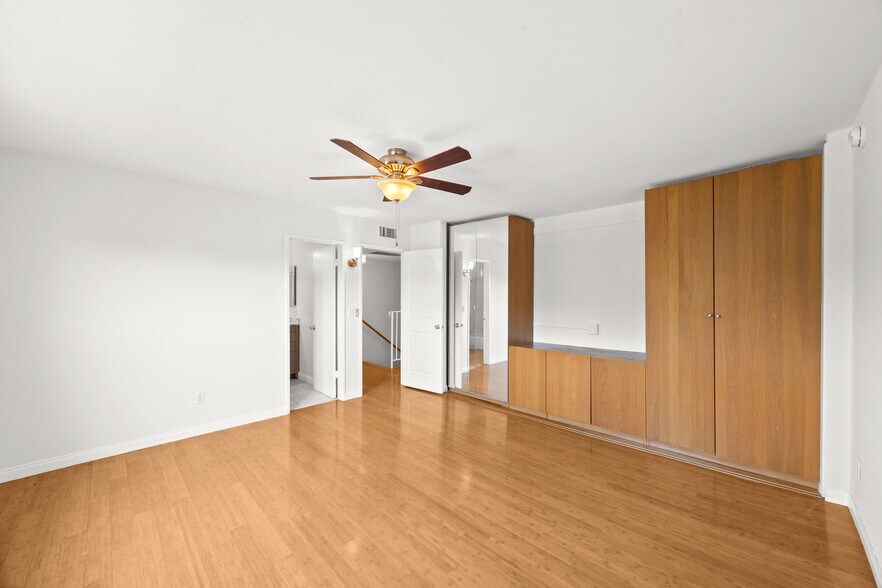 Building Photo - 18333 Hatteras St