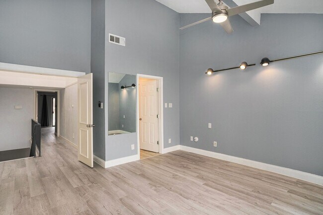 Building Photo - 3929 Roma Ct