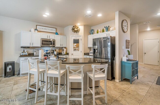 Building Photo - 12581 Blue Heron Dr