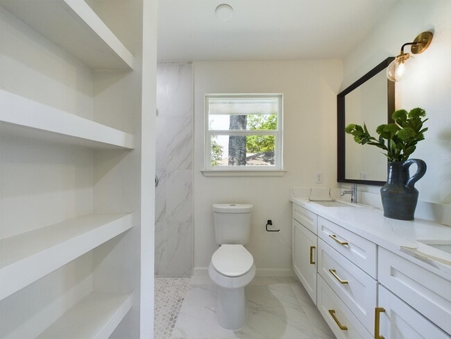 Building Photo - 2231 Latexo Dr