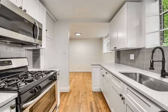 Building Photo - 2233 Kearney St