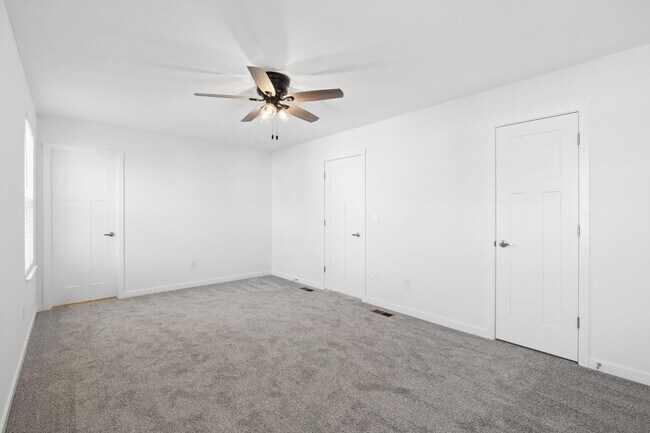 Building Photo - 119 Red Willow Dr