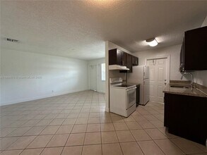 Building Photo - 2900 NE 17th Ave