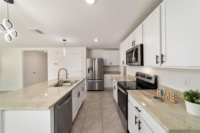 Building Photo - 8741 SW 45th Ct