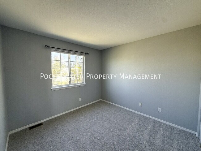 Building Photo - 6270 Snowberry Ave