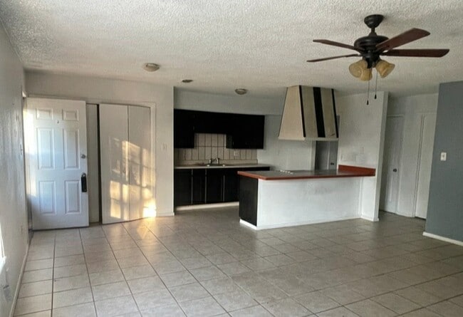 Building Photo - 2714 Tampico Dr