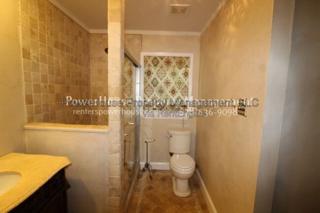 Building Photo - 4017 Doral Dr