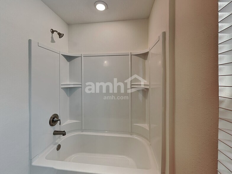 Building Photo - 8577 Highfield Ave