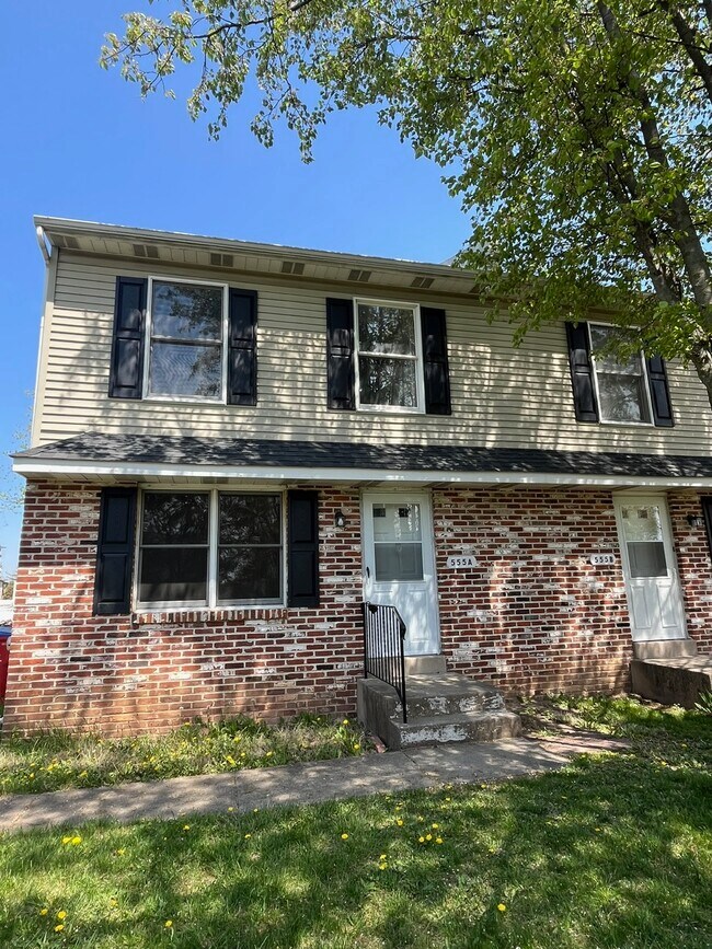Building Photo - 555 Nemoral St