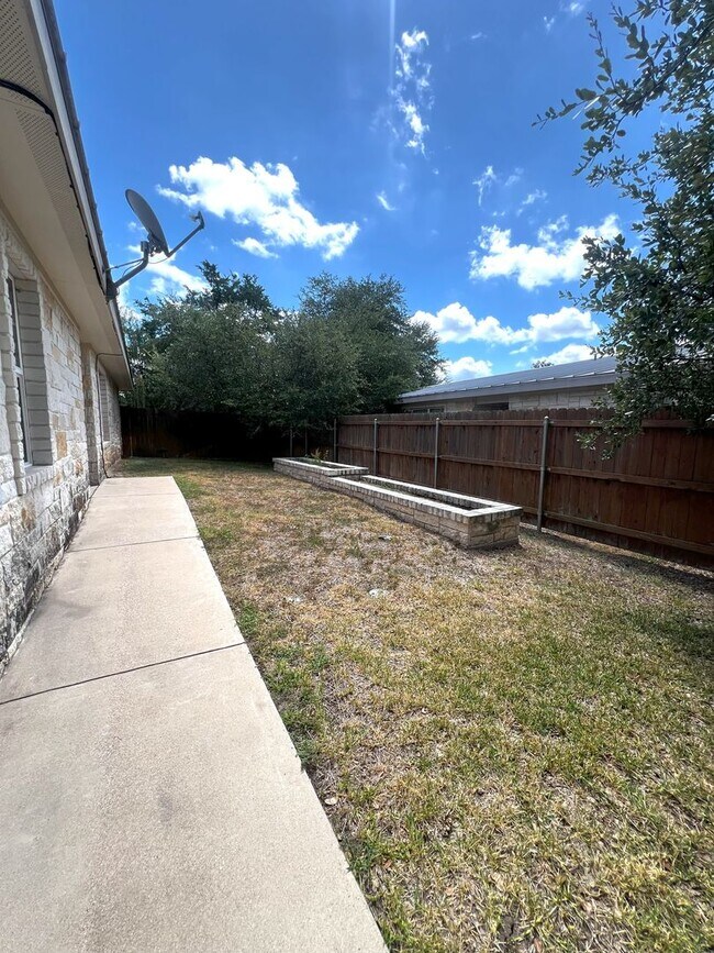 Building Photo - 5705 Thunderbird St
