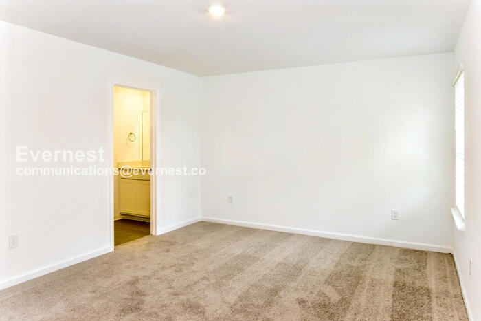 Building Photo - 118 Labrador Ln