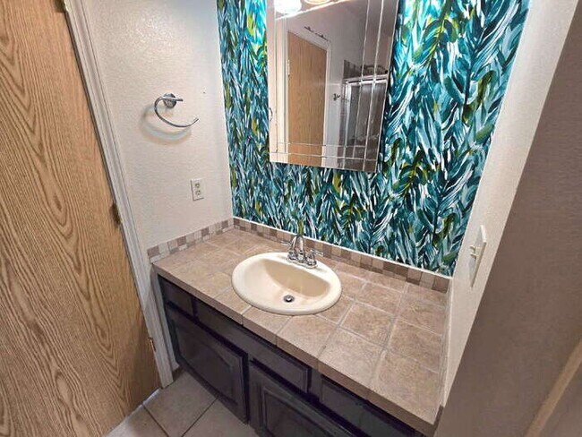 Building Photo - "Charming 4-Bedroom Retreat in Castle Rock with 2.5 Baths, Fenced yard, 2 car attached garage - Y...