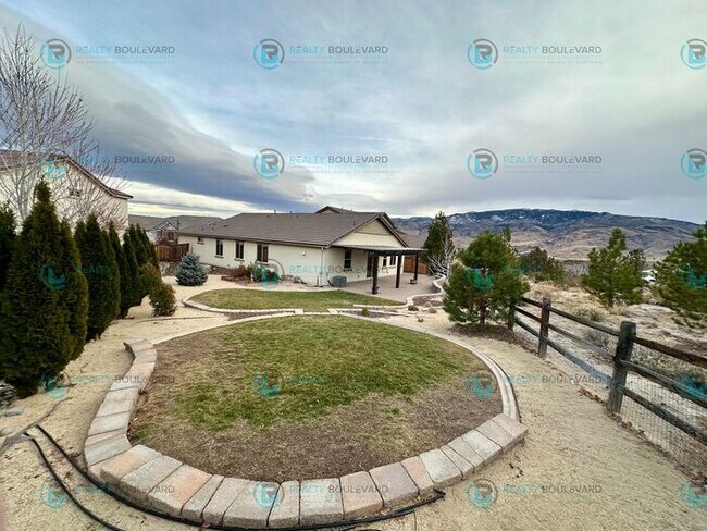 Building Photo - Spacious 4-Bedroom Gem in Somersett with S...