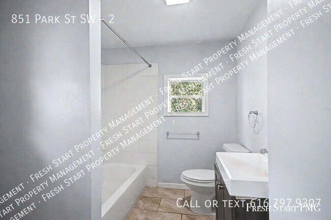 Building Photo - 851 Park St SW