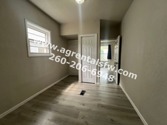 Building Photo - 3 bedroom house