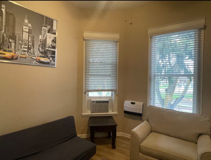 Building Photo - 906 E St