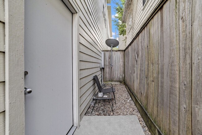 Building Photo - 5838 Larkin St