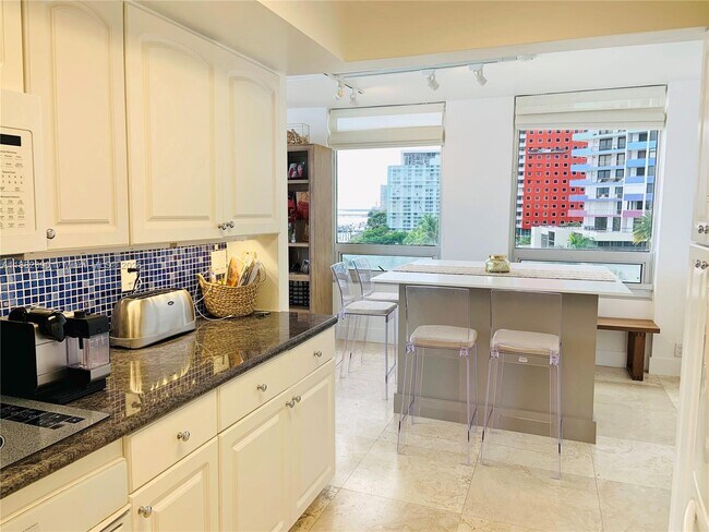 Building Photo - 1541 Brickell Ave