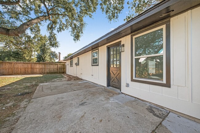 Building Photo - 11434 Loyola Dr