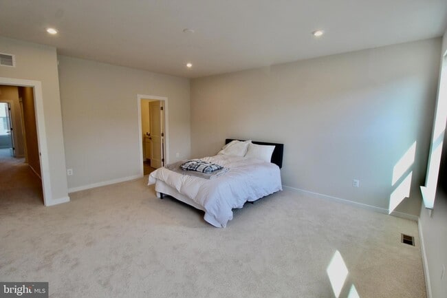 Building Photo - 4619 Olivine Dr