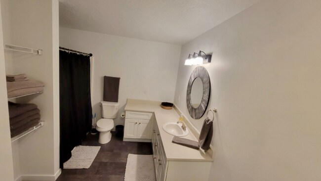 Building Photo - 140 Railroad Ave