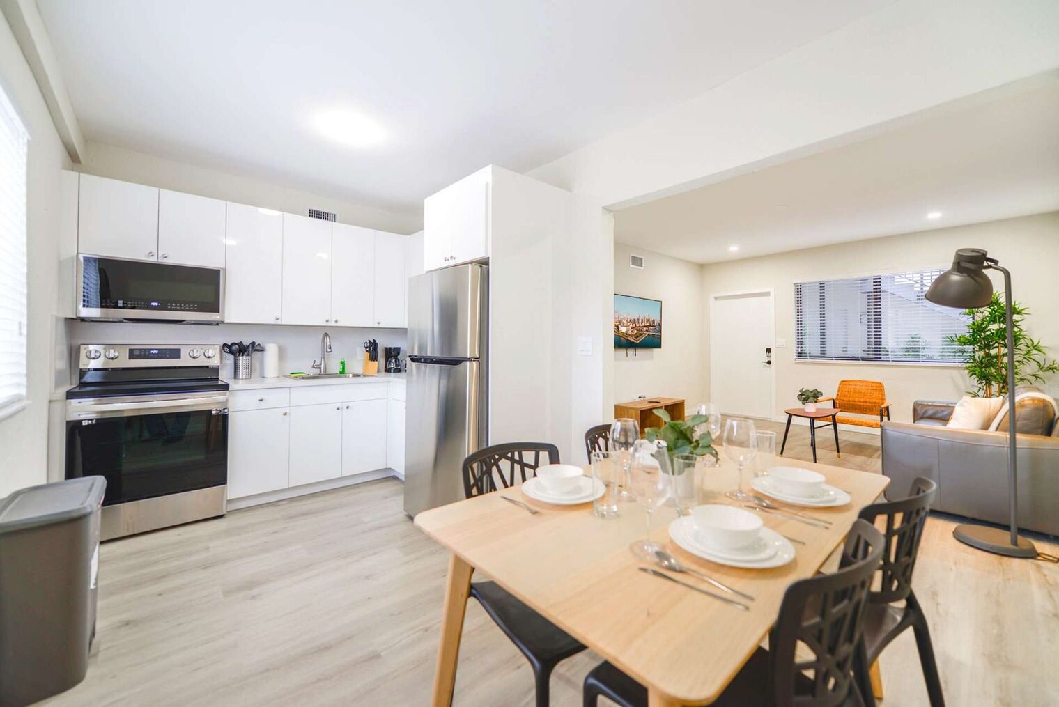 Building Photo - 700 SW 11th Ave