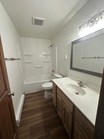 Building Photo - 5705 Moyer Ave
