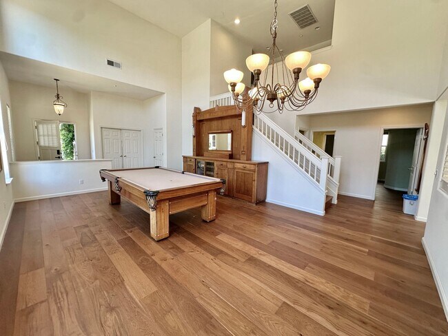 Building Photo - Large 5bd/3ba 3500sqft Home in Hamilton, Novato