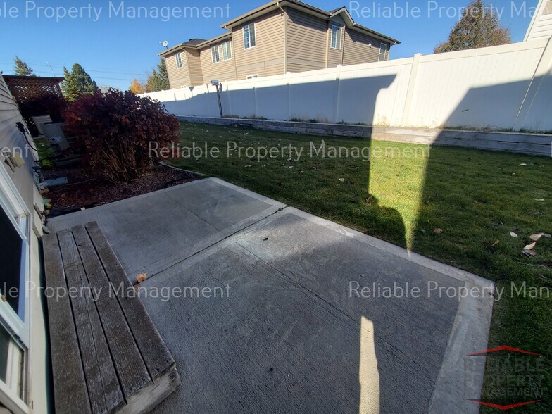 Building Photo - 1557 Bull Pen Way