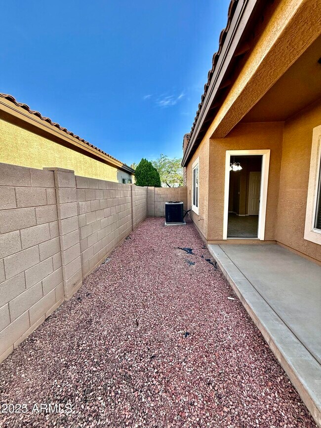 Building Photo - 14841 W Desert Hills Dr