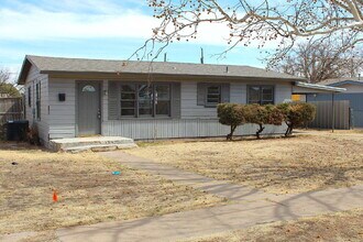 Building Photo - nicely remodeled 2/2 spacious home