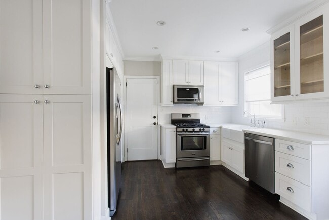 Building Photo - Chic Buckhead Condo with Courtyard Views &...