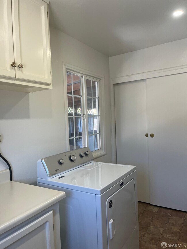 Building Photo - 5880 Olinda Rd