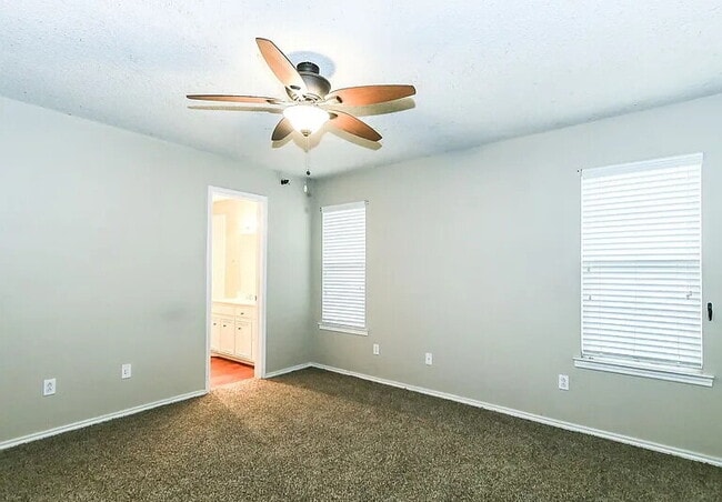 Building Photo - "Charming 3-Bed, 2-Bath Home with Spacious 1,373 Sq Ft in Lubbock's Desirable Neighborhood!"