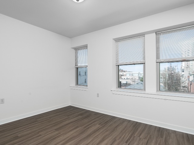 2 Bed + Den / 1 Bath - 1,500 SF- Bedroom - Albion