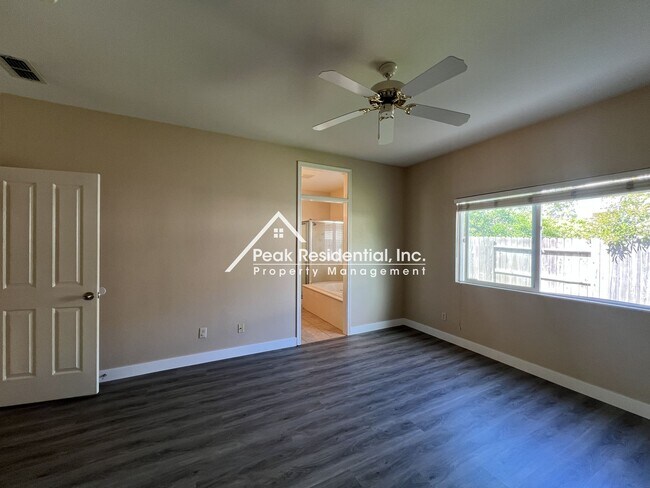 Building Photo - Very Nice 3bd/2ba Elk Grove Home with 2 Car Garage