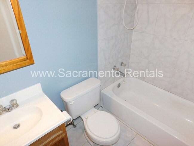 Building Photo - Spacious 2bd/1ba Foothill Farms Area Condo