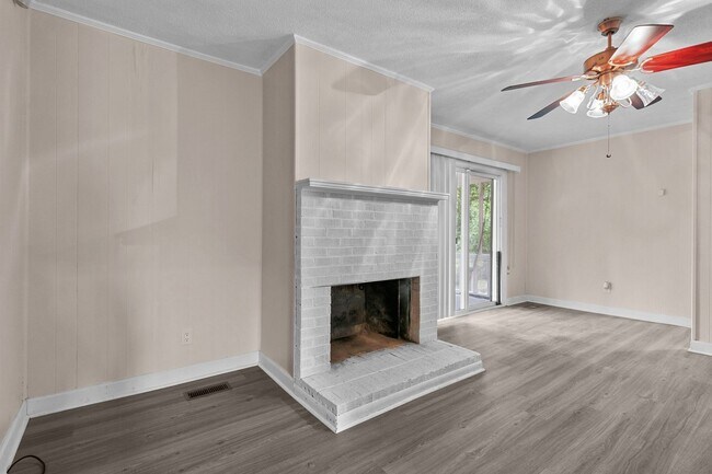 Building Photo - 4 Bedroom 2 Bath Ranch in a cul-de-sac