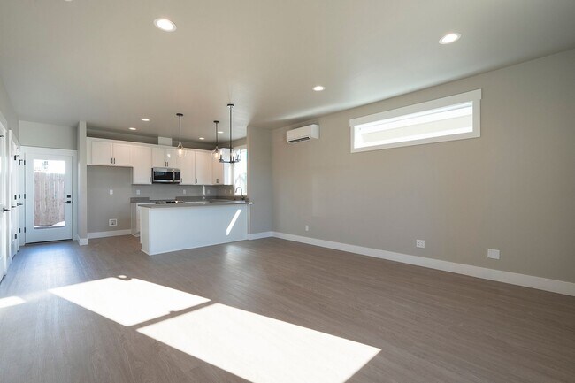 Building Photo - 2 Weeks Free Rent W/ Approved Application ...