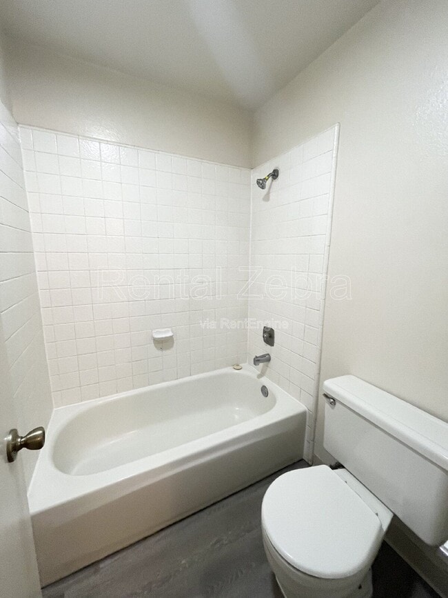 Building Photo - 1205 Kelso St