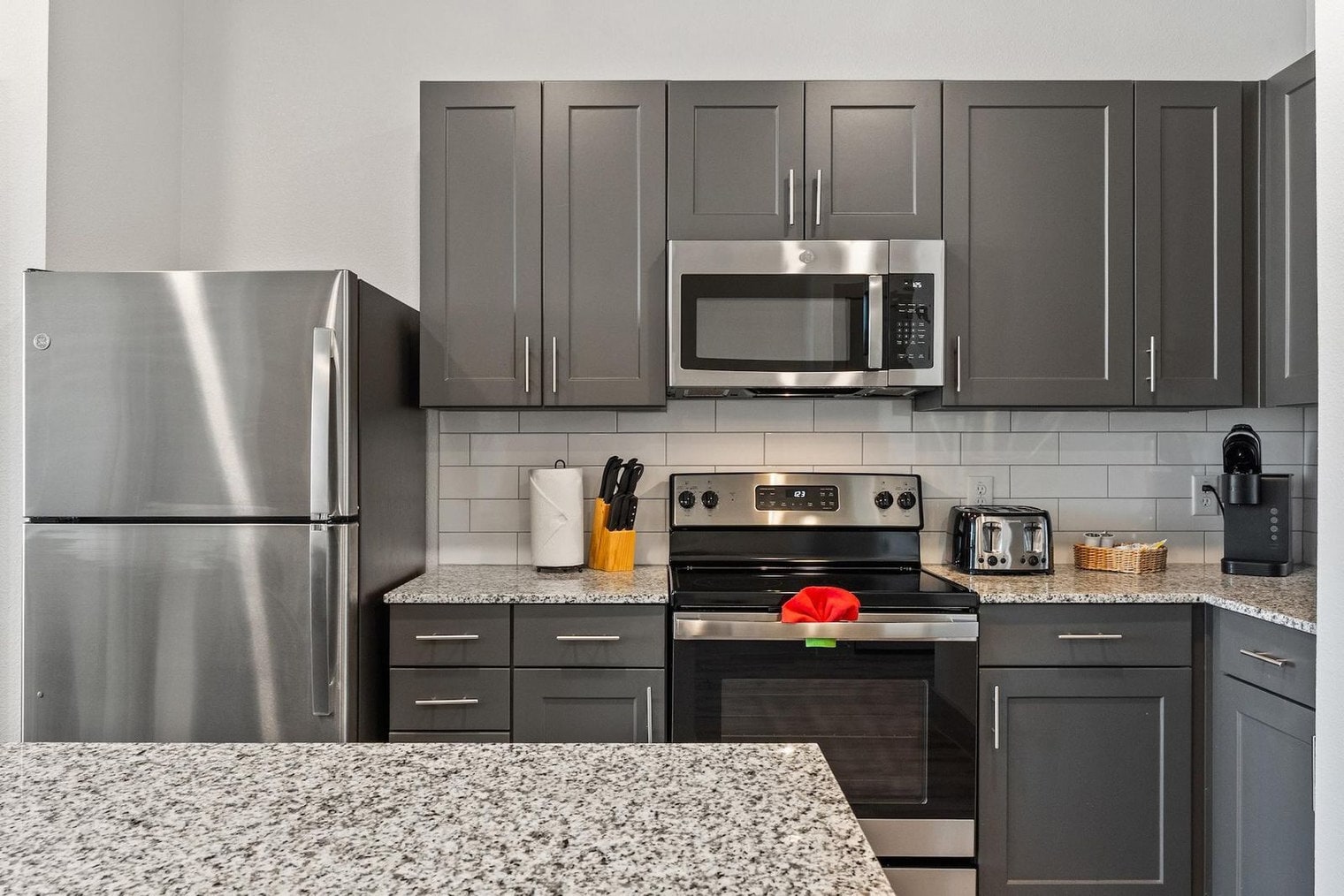 Building Photo - 12100 1/2 Ferrystone Glen Dr