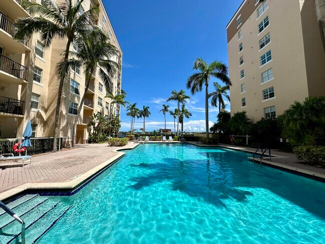Building Photo - 1801 N Flagler Dr