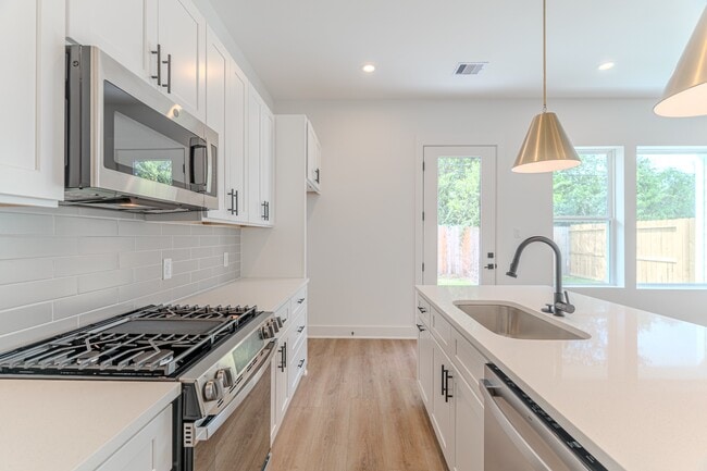 Building Photo - 7707 Inwood Grv Ln