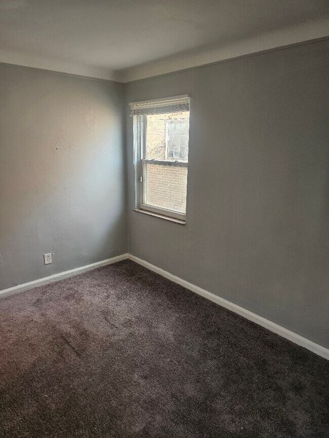 Building Photo - 10440 Nottingham Rd